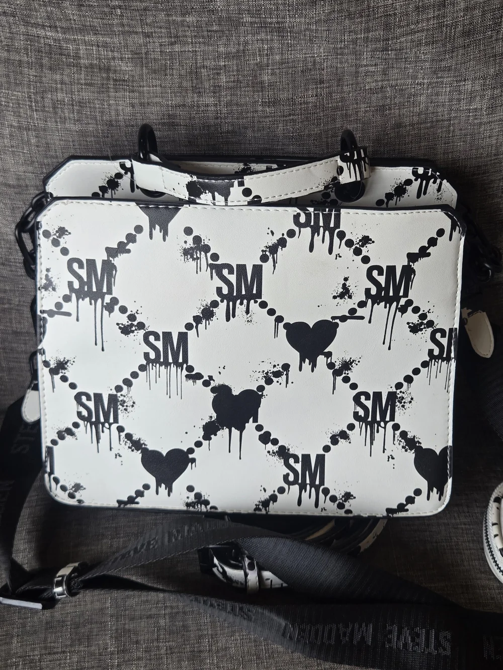NWOT - Rare Steve Madden Bevelyn Blood Drip Heart Print Satchel pink black goth